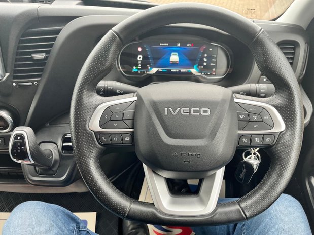 Iveco Daily 2.3 35S16A8 Business Dropside 3750 WB Hi-Matic 17