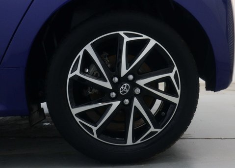 Toyota Yaris 1.5 Yaris Design HEV CVT 5dr 17