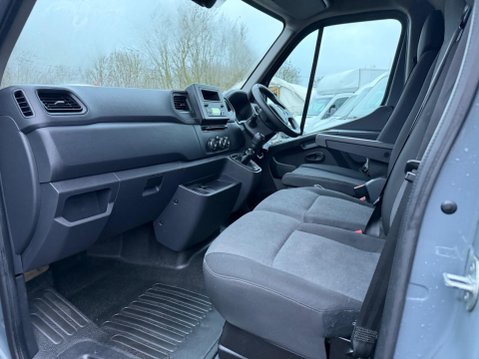Renault Master 2.3 dCi 35 Business+ Panel Van 4dr Diesel Manual FWD LWB Medium Roof Euro 6 10