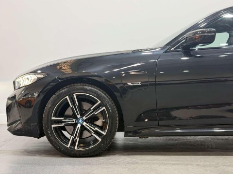 BMW 3 Series 2.0 330e 12kWh M Sport Saloon 4dr Petrol Plug-in Hybrid Auto Euro 6 (s/s) ( 17
