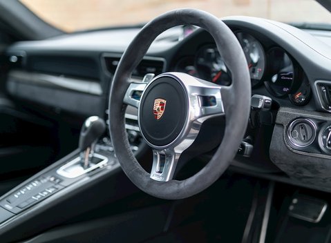 Porsche 911 (991) Carrera GTS 11