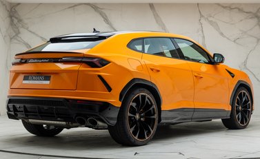 Lamborghini Urus Pearl Capsule 6
