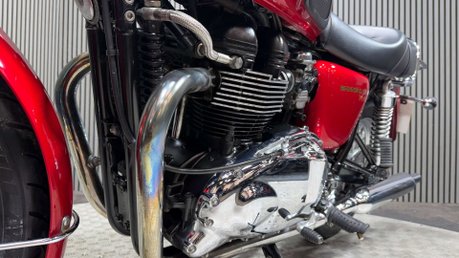 Triumph Bonneville 2012 ONLY 13K STUNNING EXAMPLE MOT WARRANTY 865CC 37