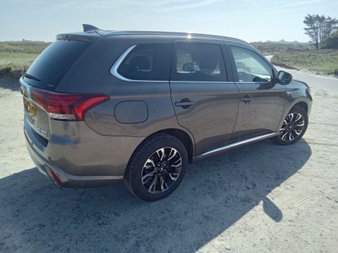 Mitsubishi Outlander 2.2D Ultimate SUV 5dr Diesel T-Tronic 4WD Euro 6 (181 ps) 9