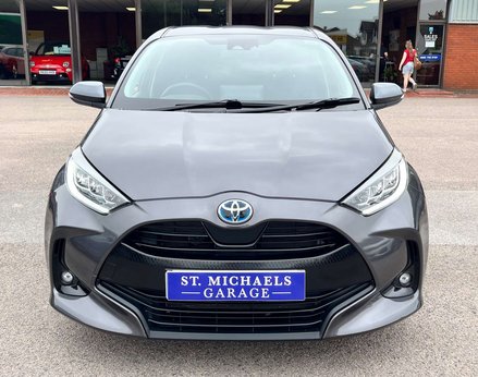 Toyota Yaris 1.5 Yaris Design HEV CVT 5dr 5