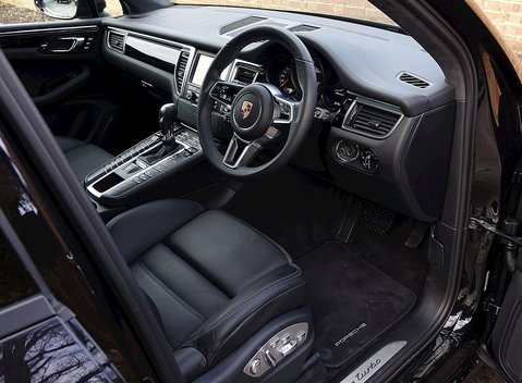 Porsche Macan Turbo 13