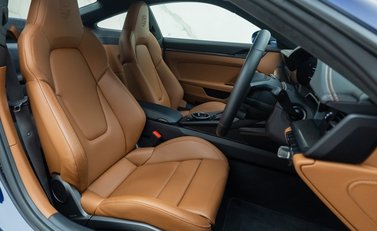 Porsche 911 GT3 TOURING (992) 14