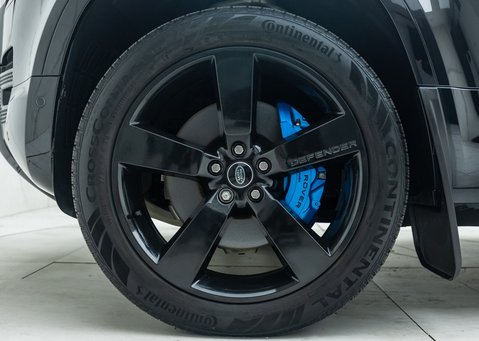 Land Rover Defender 110 V8 Bond Edition