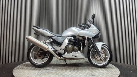 Kawasaki Z ZR750 2007 1 OWNER ONLY 8K NEW MOT WARRANTY 750CC 1