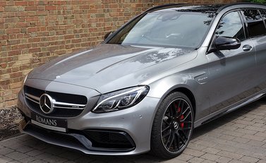 Mercedes-Benz C63 S Estate 23