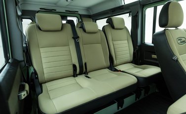 Land Rover Defender 110 HERITAGE 16