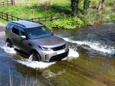 Substantial savings on main dealer prices for all LAND ROVER and RANGE ROVER vehicle SERVICING at SEEKER UK