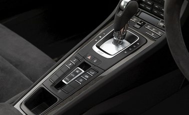 Porsche 911 Carrera GTS (991.2) 21