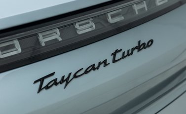 Porsche Taycan TURBO 33