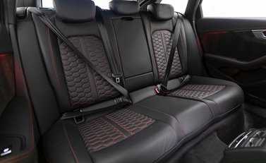 Audi RS4 Avant Carbon Edition 12