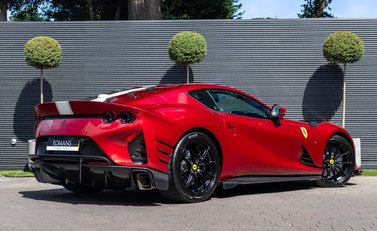 Ferrari 812 Competizione 4