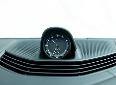 Porsche Taycan Turbo S Cross Turismo 19