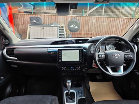 Toyota Hilux INVINCIBLE 4WD D-4D DCB 11