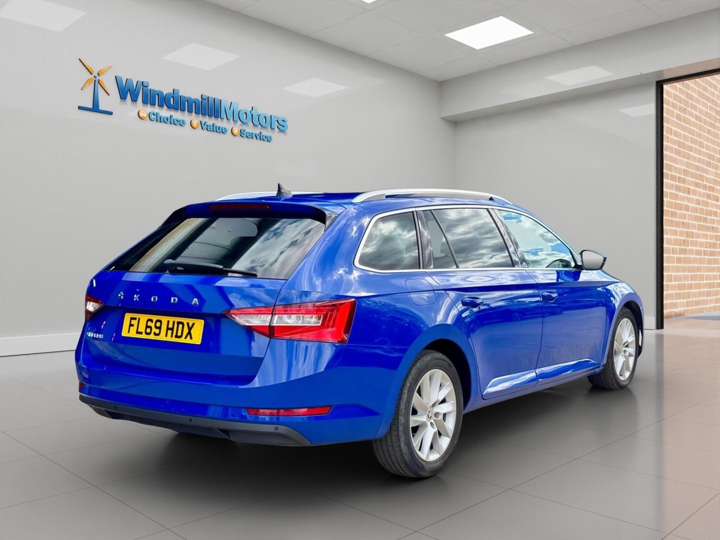 2019 Skoda Superb — image 3