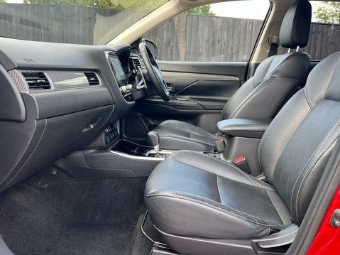 Mitsubishi Outlander EXCEED 3