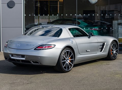 Mercedes-Benz SLS AMG GT 4