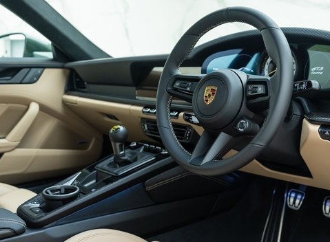 Porsche 911 GT3 TOURING (992) 13