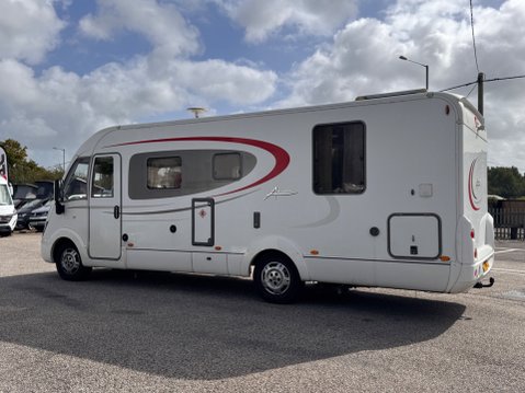 Burstner Aviano i727 9