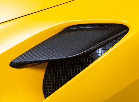 Ferrari F8 SPIDER 47