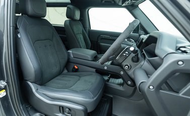 Land Rover Defender 90 V8 Carpathian Edition 11