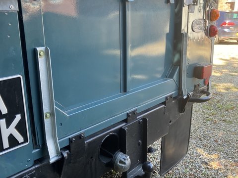 Land Rover 88 Series 111 Petrol + 7 Seats 29