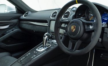Porsche 718 Cayman GT4 9
