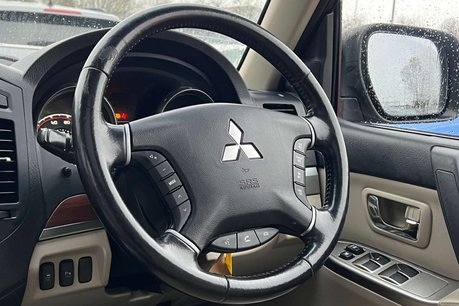 Mitsubishi Shogun 3.2 DI-DC SG3 SUV 5dr Diesel Auto 4WD Euro 5 LWB (197 ps) 26