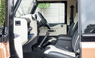 Land Rover Defender 90 Autobiography Edition 15
