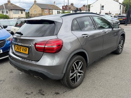 Mercedes-Benz GLA GLA 180 URBAN EDITION 6