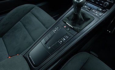 Porsche 718 Cayman GTS 4.0 18