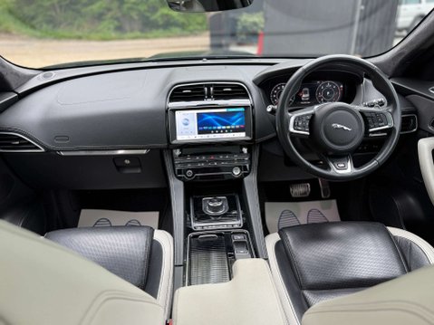 Jaguar F-Pace 3.0 F-PACE S AWD D Auto 4WD 5dr 61