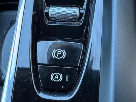 Volvo XC60 2.0 D5 PowerPulse R-Design Auto AWD Euro 6 (s/s) 5dr 30