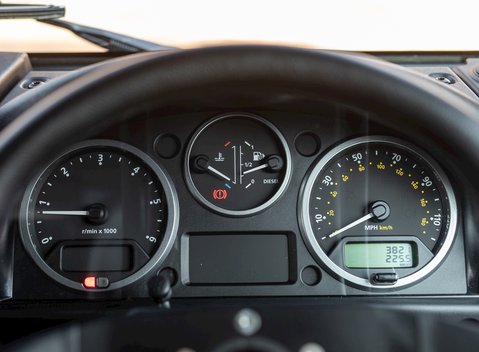 Land Rover Defender 90 XS Bowler 16