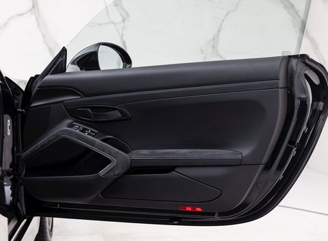 Porsche Cayman GT4 (718) 21