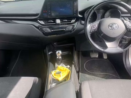 Toyota C-HR 1.8 VVT-h Icon SUV 5dr Petrol Hybrid CVT Euro 6 (s/s) (122 ps) 7