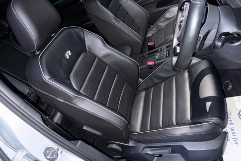 Volkswagen Golf R TSI 4MOTION DSG -LEATHER -CAMERA-PRETORIAS -PAN ROOF -WHITE/SILVER -GHOST 35