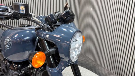 Royal Enfield Shotgun 2025 ONLY 2K GREAT CONDITION MOT 2028 LARGE TOP BOX 34
