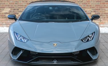 Lamborghini Huracan LP640-4 Performante 4