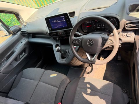 Vauxhall Combo L2H1 2300 PRO S/S 29