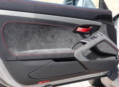 Porsche Cayman GT4 20