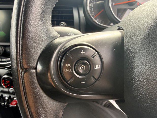 Mini Hatch COOPER 18