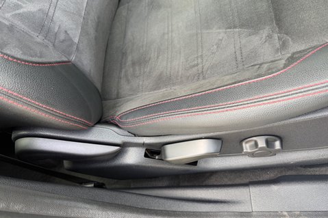 Ford Ecosport ST-LINE DESIGN - 2 OWNERS - FORD SERVICE HISTORY 53