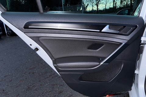 Volkswagen Golf R TSI 4MOTION DSG -LEATHER -CAMERA-PRETORIAS -PAN ROOF -WHITE/SILVER -GHOST 30
