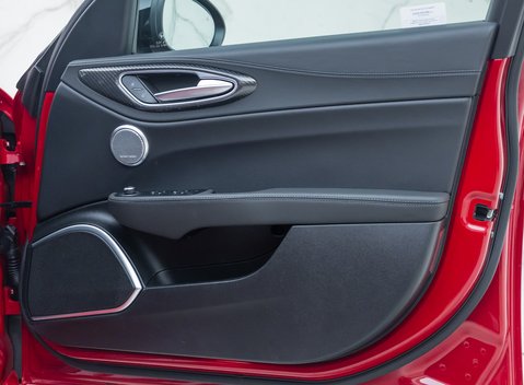 Alfa Romeo Giulia QUADRIFOGLIO 27