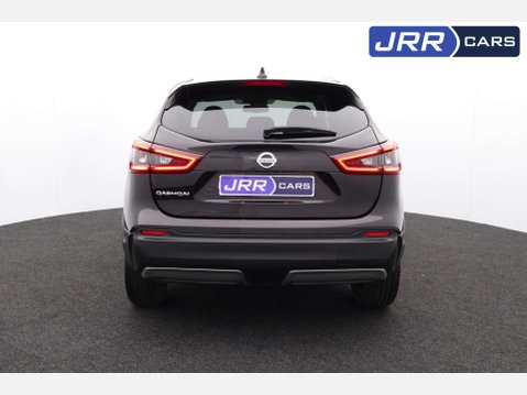 Nissan Qashqai 1.3 Qashqai N-Connecta DiG-T 5dr 11